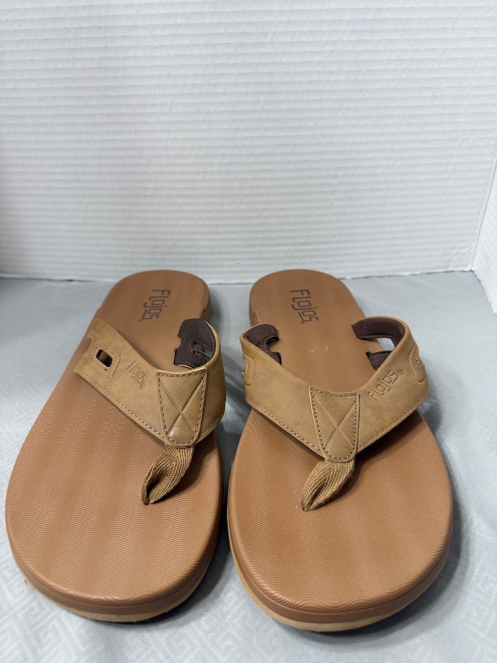 Flojos Hydro Men's Size 10 Tan Brown Flip Flop Thong Sandals Cushioned Footbed